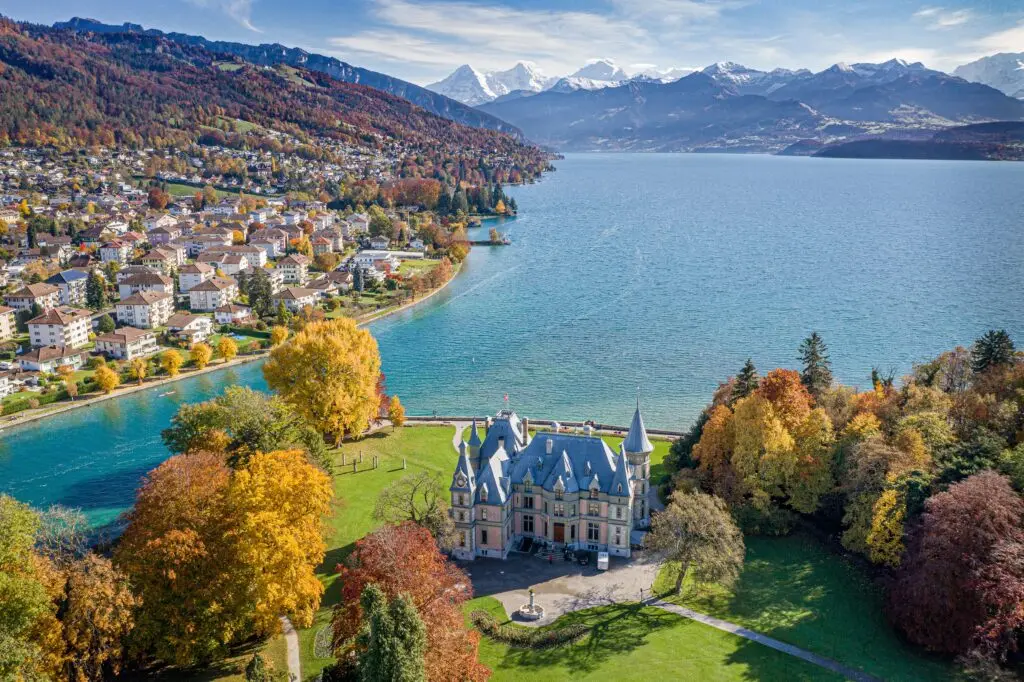 Thun Schadau Schloss Thunersee Berge Herbst © Fotografie Fokus Thun, Christoph Gerber