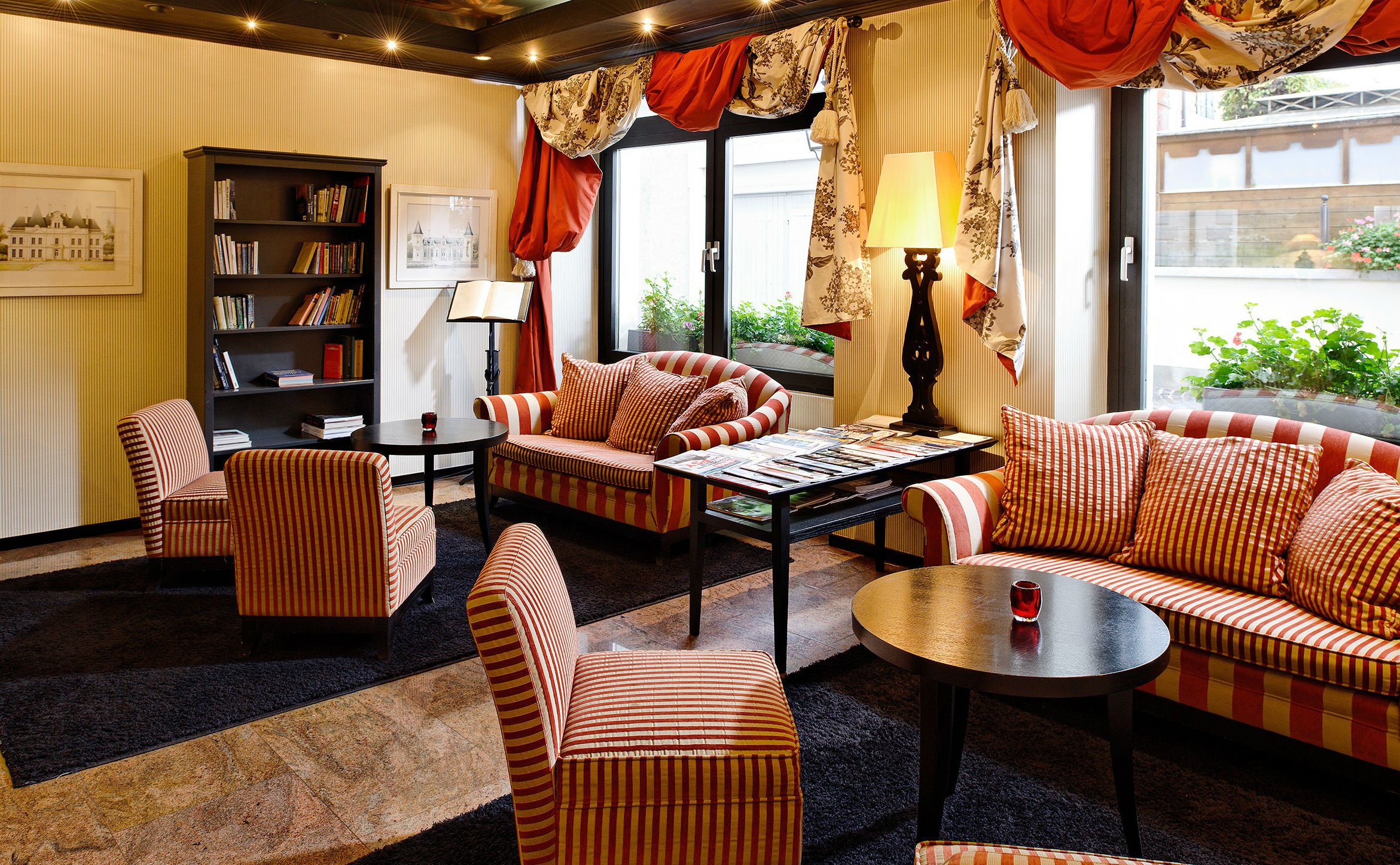 Hotel Mont Blanc Morges Salon .jpg