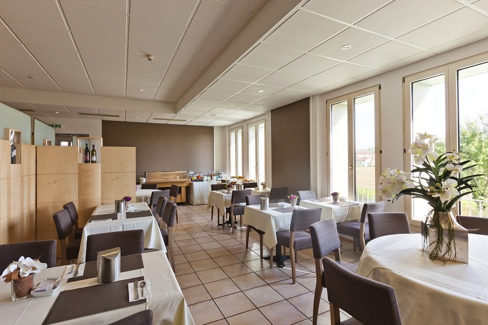 Longeraie Salle Du Restaurant.jpg