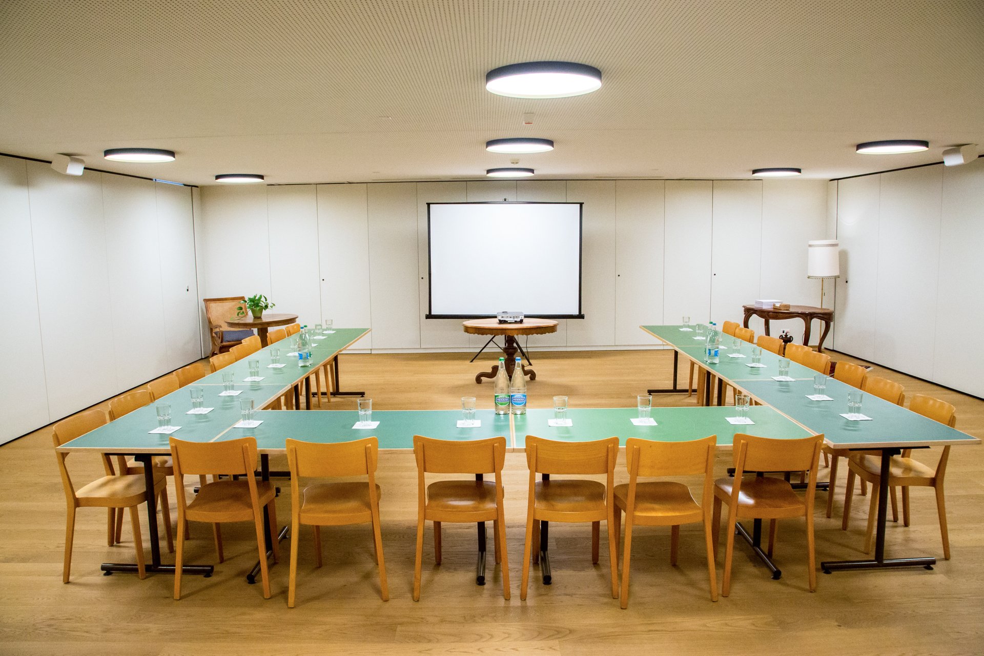 Lausanne Centre Salle De Seminaire Tibits.jpg